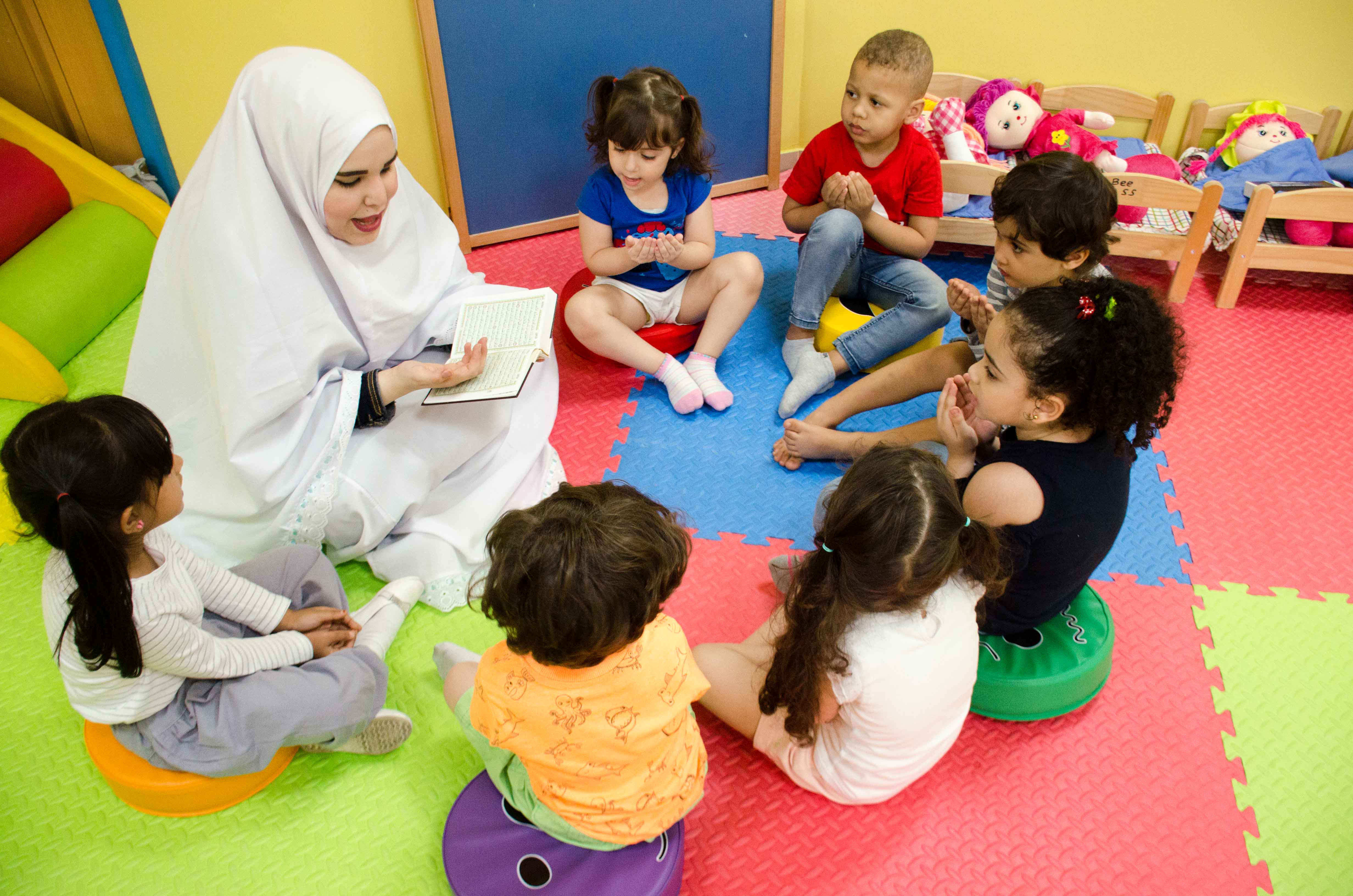 kids learning to pray